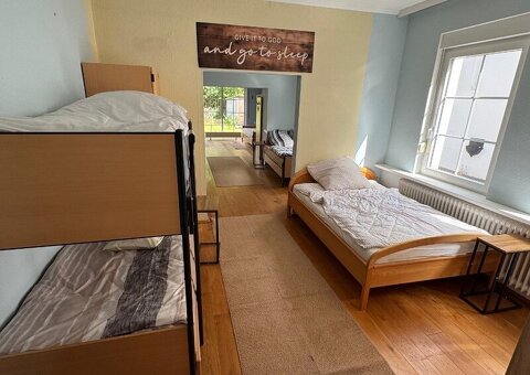 Großes Ferienhaus für Monteure & Teams – 9 Betten, Küche, Waschraum, Garten, Parkplatz - 1/7