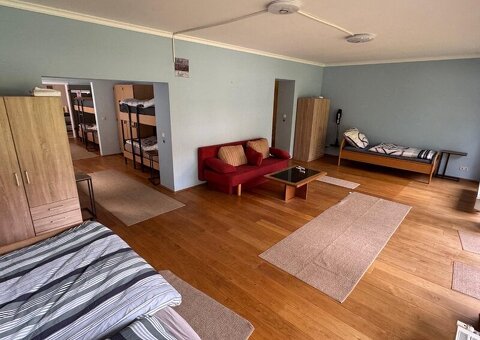 Großes Ferienhaus für Monteure & Teams – 9 Betten, Küche, Waschraum, Garten, Parkplatz - 6/7