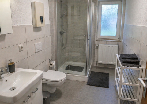 Monteurzimmer in Köln mit 2 Einzelbetten und eigenem Bad - 2/2